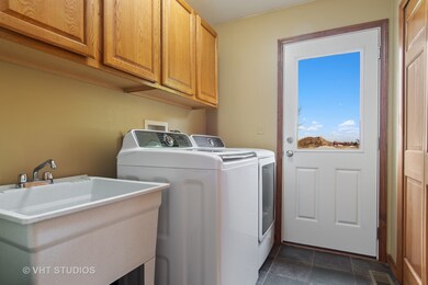 2611 Partlow Dr, Naperville, IL 60564 - photo 4