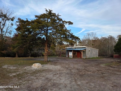 323 E Chatham St, Newport, NC 28570 - photo 3