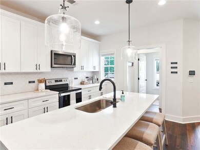 *Quick Move-In* & designer finishes ~ Closes Nov.