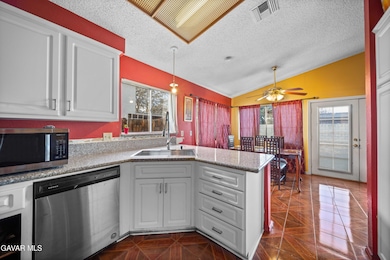 3639 Challenger Ct, Palmdale, CA 93550 - photo 6