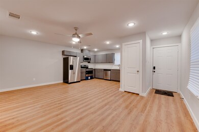 2702 Reid St unit A, Houston, TX 77026 - photo 6