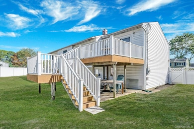 1 Winthrop St, Islip, NY 11751 - photo 4