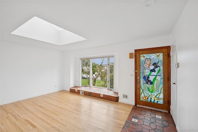 11 Montrose Dr, ComMacK, NY 11725 - photo 5