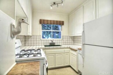 Cute & efficient kitchen ... all appliances includ