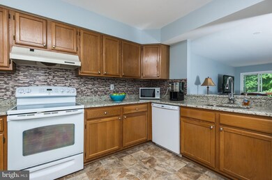 9657 Horsham Dr, Laurel, MD 20723 - photo 3