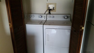 1807 Cambridge Manor Dr, Schenectady, NY 12302 - photo 5