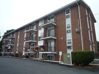 36 Essex St unit 12, Saugus, MA 01906 - photo 2