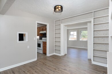 2616 E 11th St-8