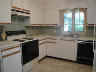 130 Dolphin Ln, Hyannis, MA 02601 - photo 2