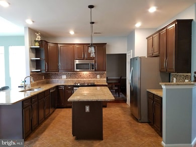 6421 Colonial Village Loop, Manassas, VA 20112 - photo 2