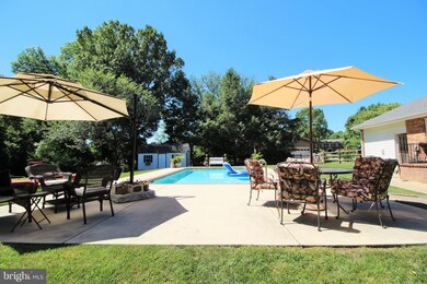 7905 Runnymeade Dr, Frederick, MD 21702 - photo 2