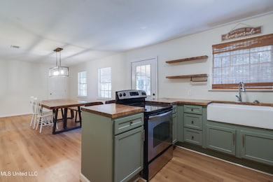 502 Border Ave W, Wiggins, MS 39577 - photo 3