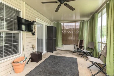 2402 Pickwick Ct, New Albany, IN 47150 - photo 4