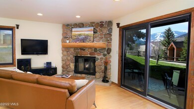816_beaver_creek_blvd_a2_living_2