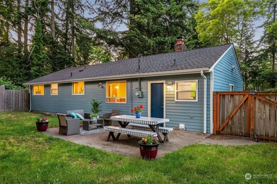 12561 Roosevelt Way NE, Seattle, WA 98125 - photo 2