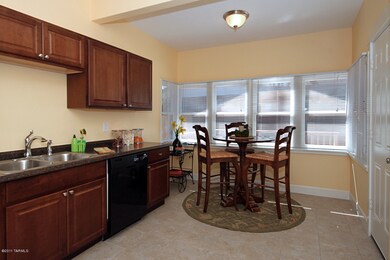 Kitchen Eat-in