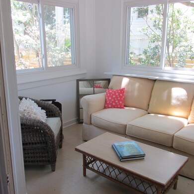 6 Palm Ct