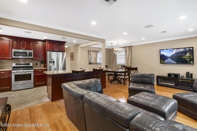 213 Currie Ave, Staten Island, NY 10306 - photo 5