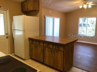 542 E Caroline St unit 540, Tavares, FL 32778 - photo 5