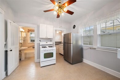 112 11th St NW, Cedar Rapids, IA 52405 - photo 6