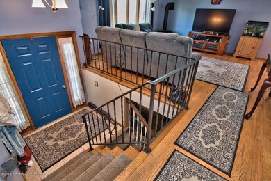 10 Debbie Dr, Dunmore, PA 18512 - photo 3