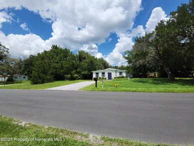 8569 W Admiral Byrd Ln, Crystal River, FL 34429 - photo 2