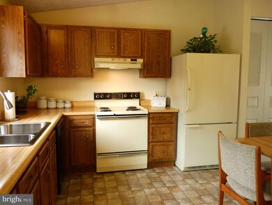 4 Box Cir, Essex, MD 21221 - photo 7