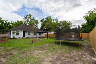 1013 South Ln, Houston, TX 77088 - photo 4