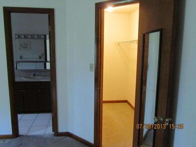 MASTER BATH/CLOSET