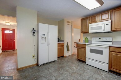 4304 Candlestick Ct, Dumfries, VA 22025 - photo 7