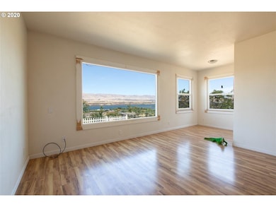 904 Clark St, the Dalles, OR 97058 - photo 5