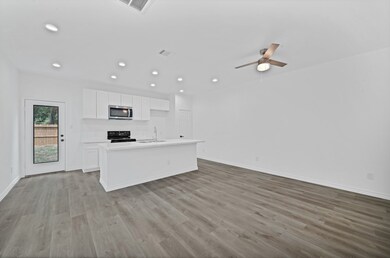 8128 Sunnyhill St, Houston, TX 77088 - photo 4