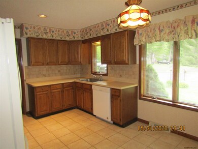 45 Rip van Ln, Saratoga Springs, NY 12866 - photo 2