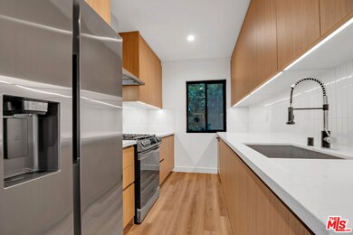 950 Havenhurst Dr unit 6, West Hollywood, CA 90046 - photo 6