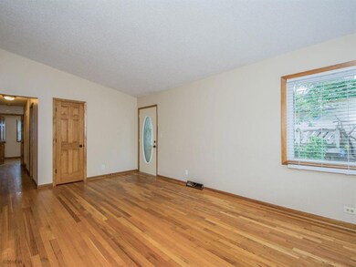 2541 E Ovid Ave, Des Moines, IA 50317 - photo 2