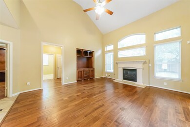 15806 Maple Falls Ct, Tomball, TX 77377 - photo 6