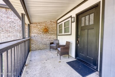 121 Shadow Lawn-11