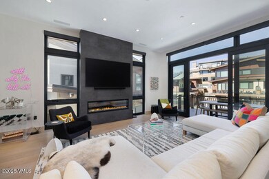 2504_one_riverfront_13_interior_living_a