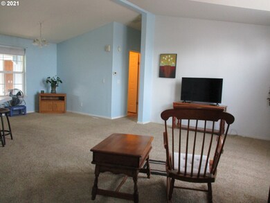 1111 SE 3rd Ave unit 40, Canby, OR 97013 - photo 5