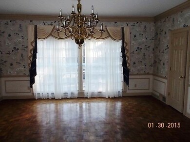 THE CLOSET SHOWN TO THE RIGHT IN THE PHOTO HAS STO