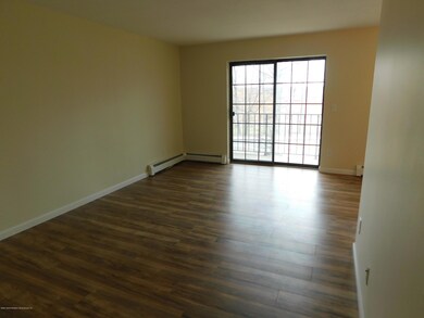 29 Donna Ct unit 7, Staten Island, NY 10314 - photo 3