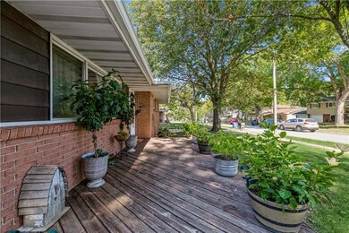 4310 41st St, Des Moines, IA 50310 - photo 2