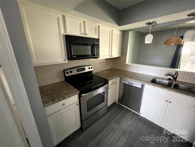 9427 S Vicksburg Ct, Charlotte, NC 28210 - photo 4