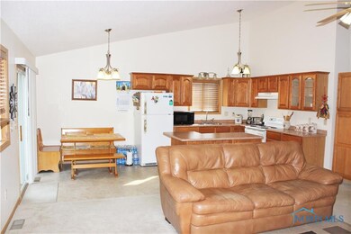 1242 Countryside Dr unit C20, Findlay, OH 45840 - photo 3