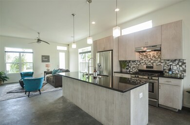 312 E 36th St, Houston, TX 77018 - photo 5