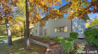 6260 Heathmoor Ct SE unit 26, Grand Rapids, MI 49546 - photo 2