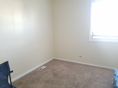 1340 N Glen Cir unit A, Aurora, IL 60506 - photo 2