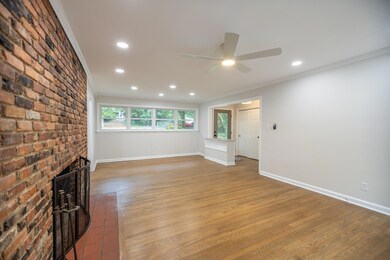 724 W Rollingwood Dr-3