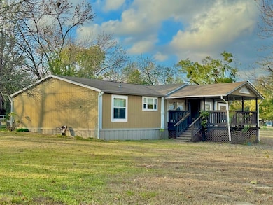 106 Bowden Rd, Gladewater, TX 75647 - photo 2