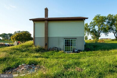 4585 Cherry Tree Ln, Sykesville, MD 21784 - photo 2